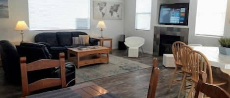 Vaulted Ceiling in living Room