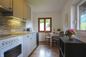 Fewo Jenner, 2-4 Personen, Balkon, zwei separate Schlafzimmer, Balkon-Küche