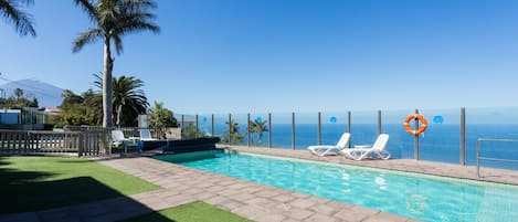 Private apartment with pool on the north coast of tenerife