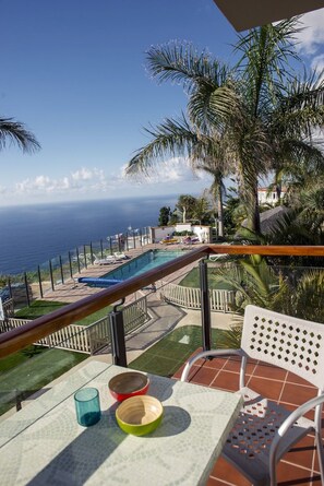 Apartment with a very nice terrace and amazing views