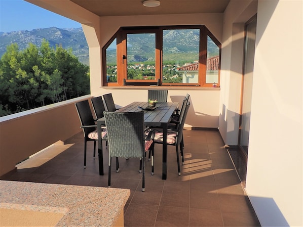Outdoor dining