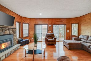 Living Room w/ Gas Fireplace, Lake View