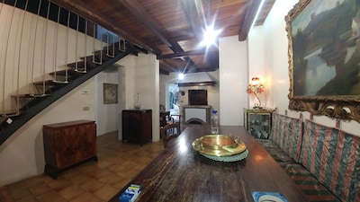 IL PORTONCINO ROSSO is a house in the historic center of Treviso 20 min. from Venice 