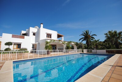 Villa privada con impresionantes vistas, cerca de la playa de Cala Salada y San Antonio