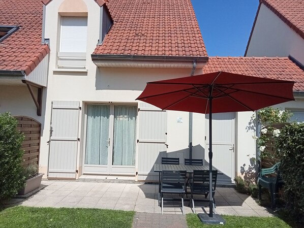 Entrée et terrasse
