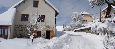 Le gite se situe au 1ier ét. de la maison. L'entrée est indépendante.