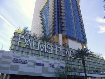 Strip View Corner Unit 1 Bedroom Condo-Hotel With 2 Large Balconies