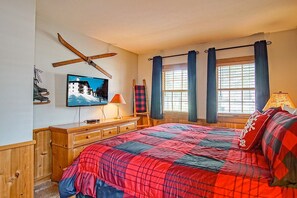 Pillowtop King Bed and Flat Screen TV in Master Bedroom.