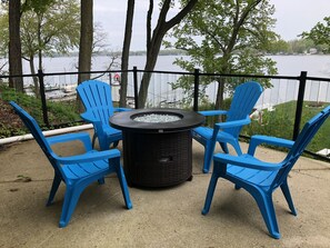 Gas fire pit at lower level balcony 