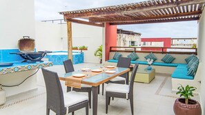 Private rooftop outside living area: dining, grill, sunbathing, jacuzzi 