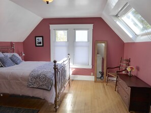 Main bedroom with queen bed. 