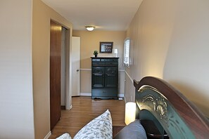 Master Bedroom - Queen Size