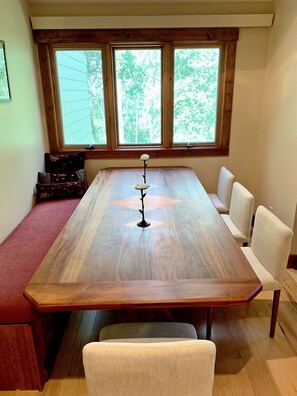 Dining seats 7 comfortably.