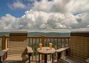 Unobstructed views to the horizon from 4848' elevation.
