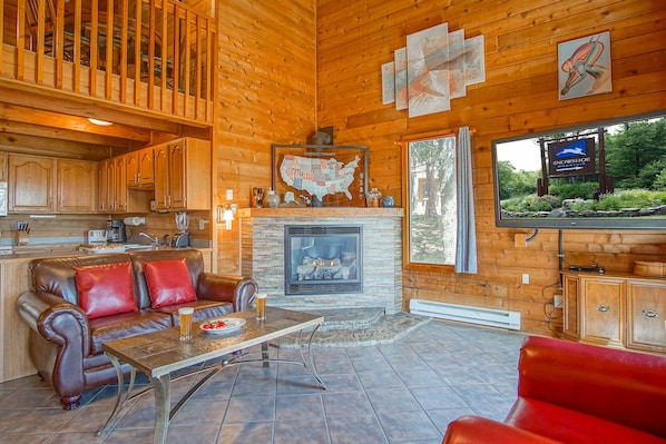 Livingroom equipped with a gar fireplace and smart TV