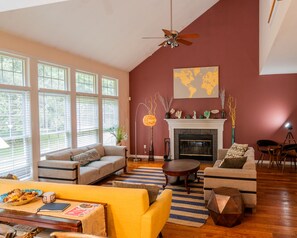 Chic Living Room: Velvet Comfort & Vintage Flair!