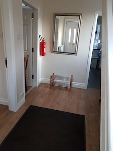 CENTRAL LOCATION II - QUIET , RESIDENTIAL AREA CLOSE TO TOWN, STATION & UCLAN