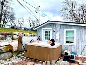 Cottage House Hot Tub