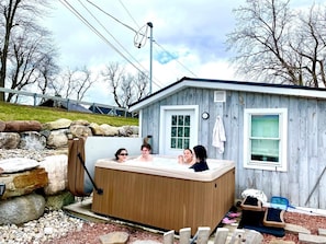Cottage House Hot Tub