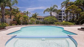 Complex pool 