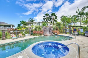 Community Amenities | Pool & Hot Tub