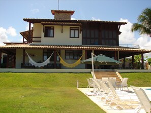 Vista frontal da casa