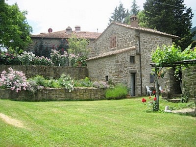 Cantina Di Bacco: Cottage con encanto, piscina compartida y vistas al valle cerca de Florencia