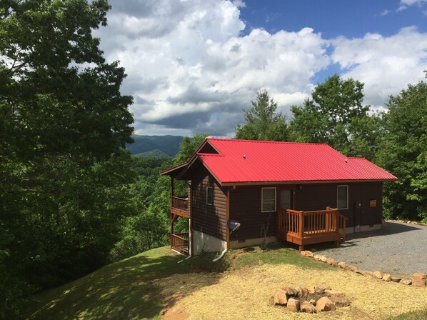 Private Cabin Getaway with Long Range Mountain Views!