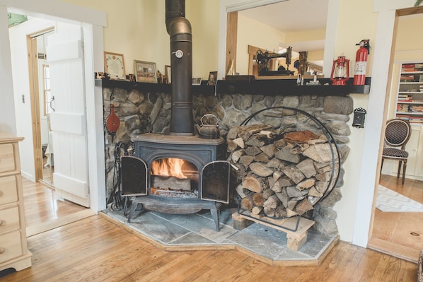 Fireplace available for guest use, provided you know how to light & tend fires