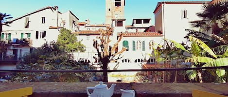 Terrazzo coperto con vista Torre Guinigi