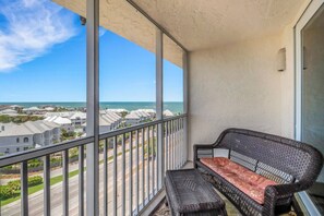Imagine your morning coffee or eveing night cap on this balcony, with that view!