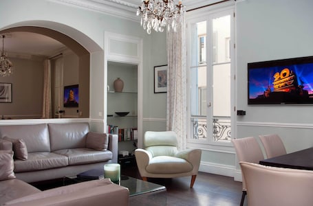 Sitting/Dining Room