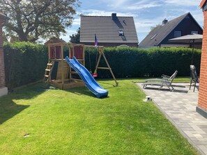 Spielturm im Garten
