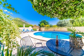 Finca with pool and barbecue near the mountains