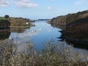 Das Aber-Wrac'h, eine Mündungsbucht, in der sich Fluss und Meer vereinen