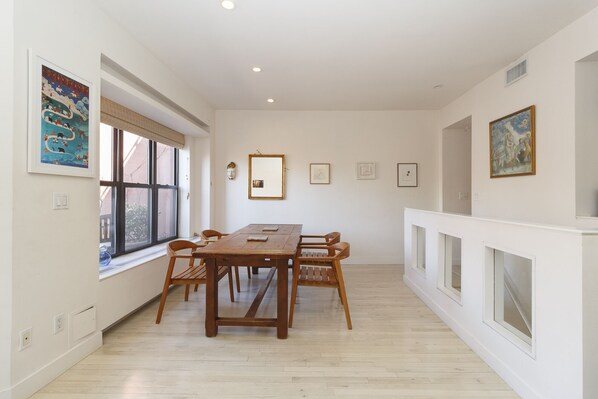 living room dining area