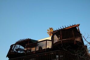 Overview of rental. Left deck is Dining Deck; right deck is off Deck Bedroom