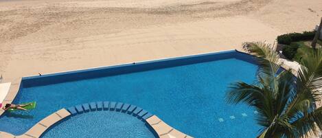 Main balcony (Heated Pool) ocean view looking west - 