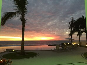 Ground level infinity pool @ sunset