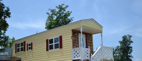 Tiny house on the mountaintop 