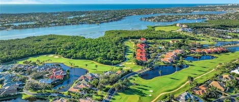 Villa located in Windstar directly on Naples Bay with golf course and marina