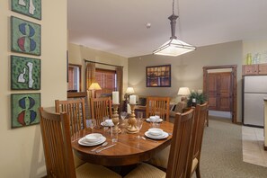 Dining area seating for 6