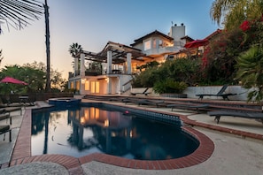 Fully Lit Pool and Pool Deck! 12 Sun Loungers and Shaded Umbrella Table Seating.