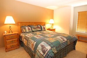 Bedroom 1 - King bed