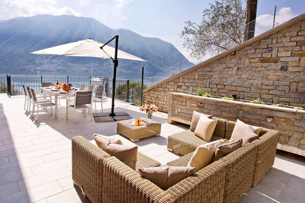 Welcome to "Residence Sala Comacina" The terrace at apartment no 5.