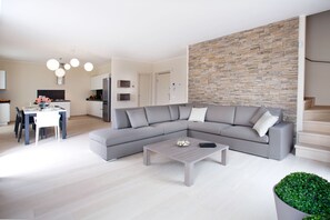 Spacious open plan living here at "Residence Sala Comacina" apartment 5