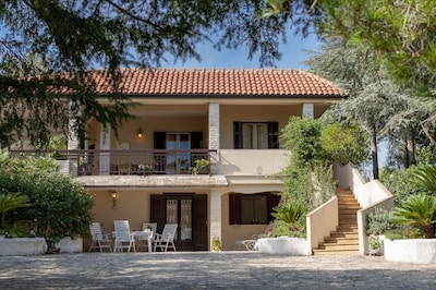 charming residence located in the beautiful area between Monopoli and Castellana Grotte 