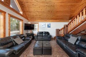 Cranberry Cabin Rental (1424)