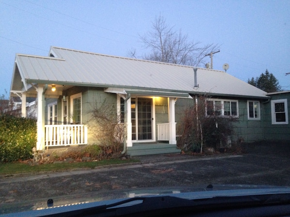 Charming Twilight Cottage. 