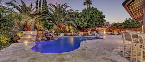 Salt water pool/spa, Fire pit with large C-Shaped couch. BBQ.
PRIVATE BACKYARD!